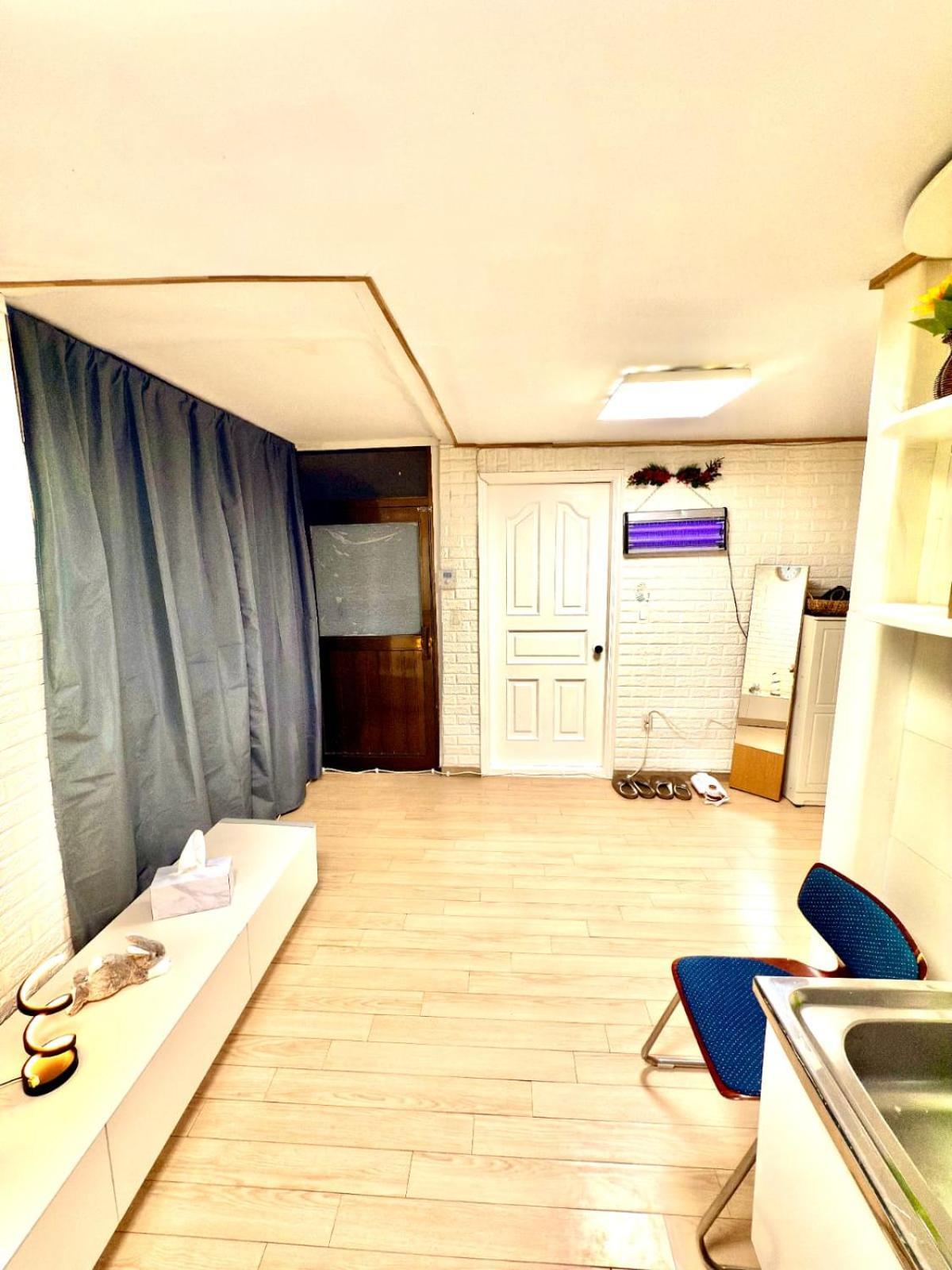 Private Family Home, 2-bedrooms * Seoul